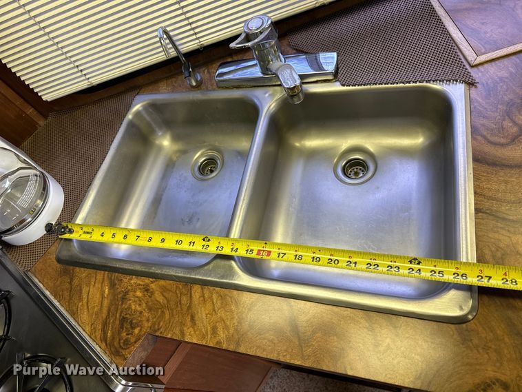 image for item NJ9393 1983 Foretravel V-715R RV