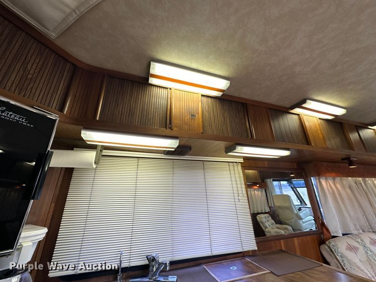 image for item NJ9393 1983 Foretravel V-715R RV