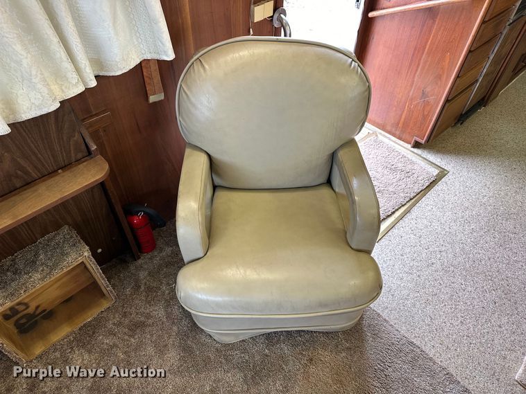 image for item NJ9393 1983 Foretravel V-715R RV