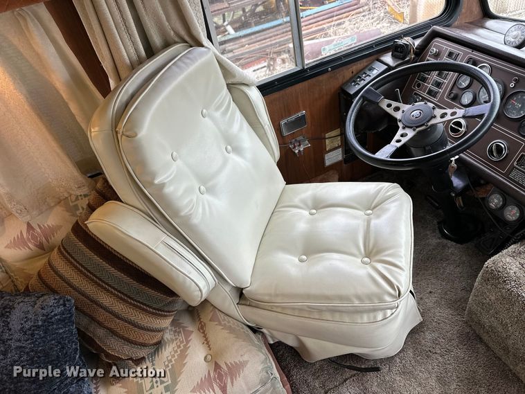 image for item NJ9393 1983 Foretravel V-715R RV