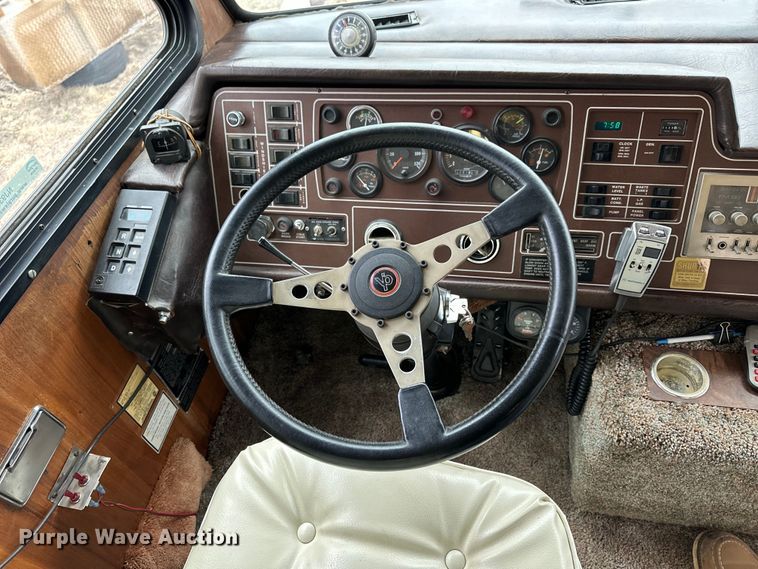 image for item NJ9393 1983 Foretravel V-715R RV