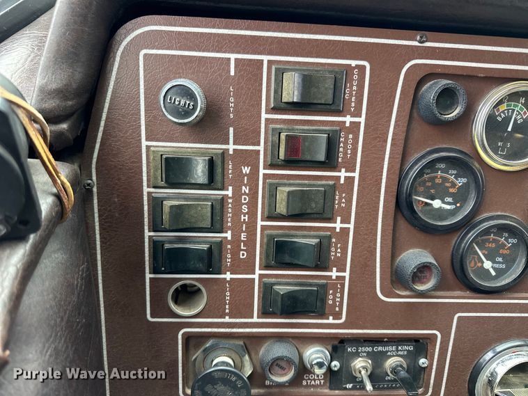 image for item NJ9393 1983 Foretravel V-715R RV