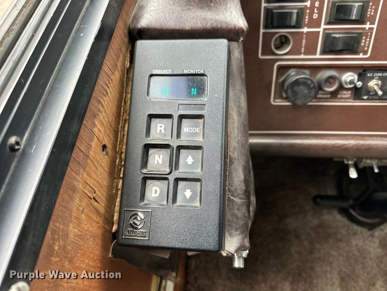 image for item NJ9393 1983 Foretravel V-715R RV