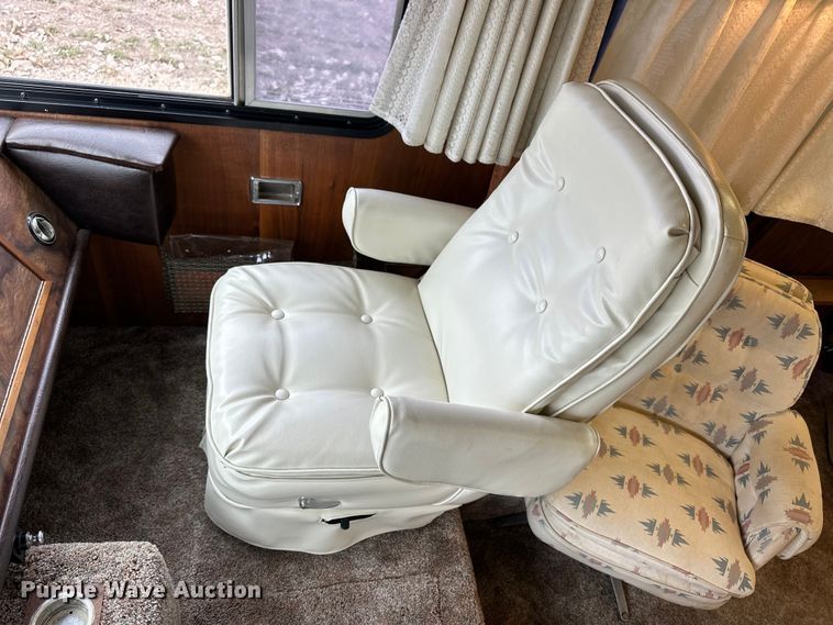 image for item NJ9393 1983 Foretravel V-715R RV