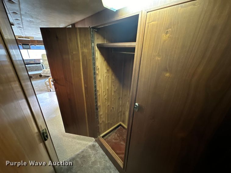 image for item NJ9393 1983 Foretravel V-715R RV