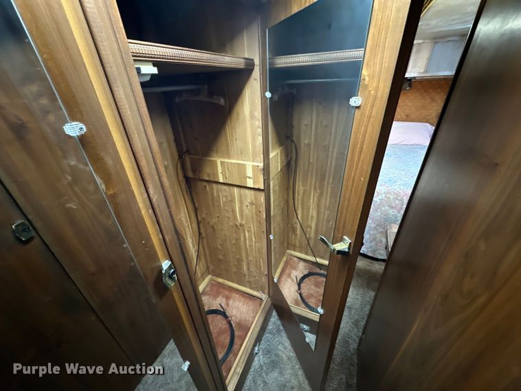 image for item NJ9393 1983 Foretravel V-715R RV