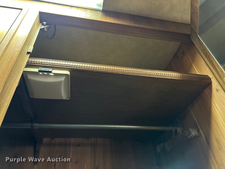 image for item NJ9393 1983 Foretravel V-715R RV