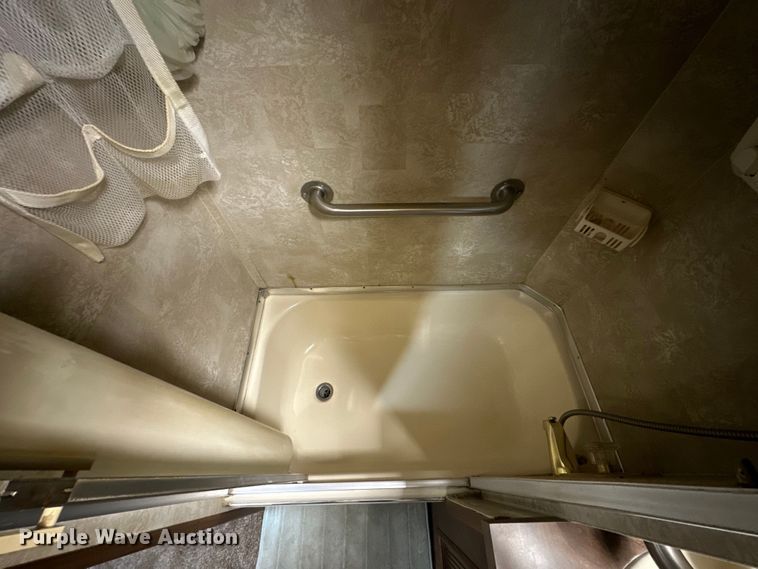 image for item NJ9393 1983 Foretravel V-715R RV