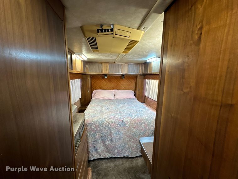 image for item NJ9393 1983 Foretravel V-715R RV