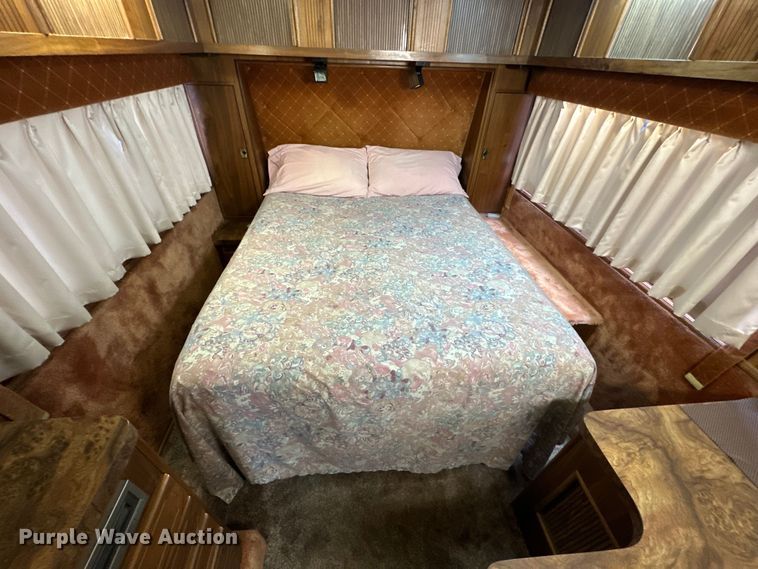 image for item NJ9393 1983 Foretravel V-715R RV