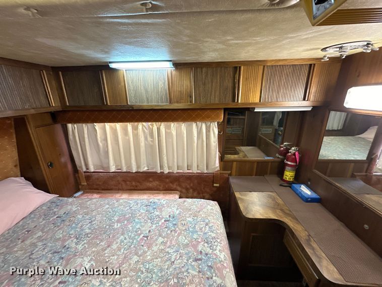 image for item NJ9393 1983 Foretravel V-715R RV