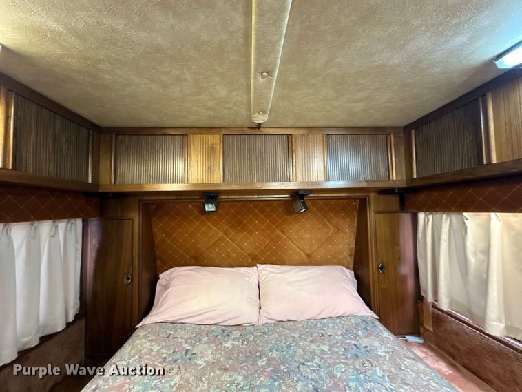 image for item NJ9393 1983 Foretravel V-715R RV