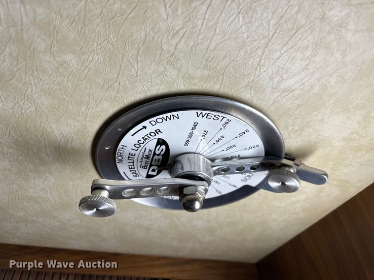 image for item NJ9393 1983 Foretravel V-715R RV