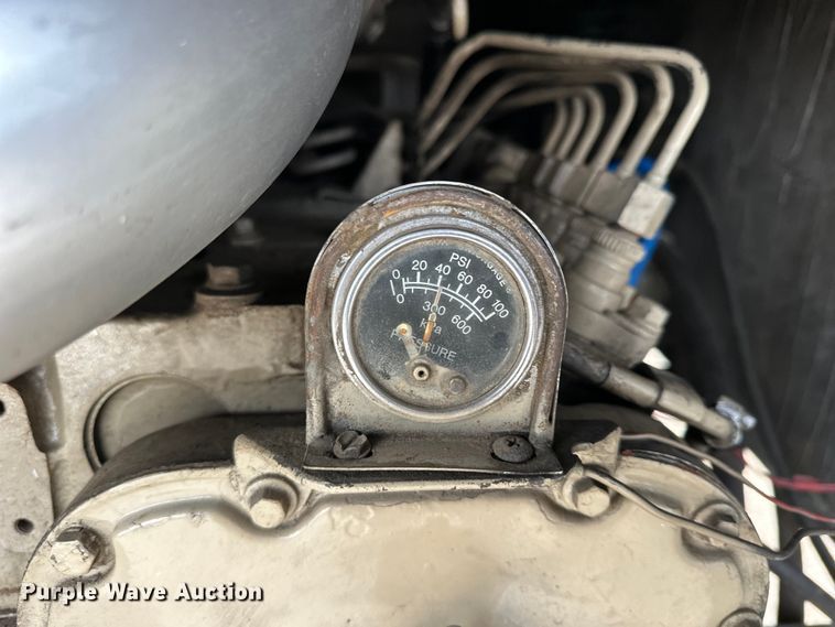 image for item NJ9393 1983 Foretravel V-715R RV