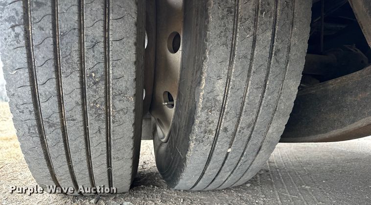 image for item NJ9393 1983 Foretravel V-715R RV