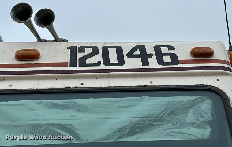 image for item NJ9393 1983 Foretravel V-715R RV