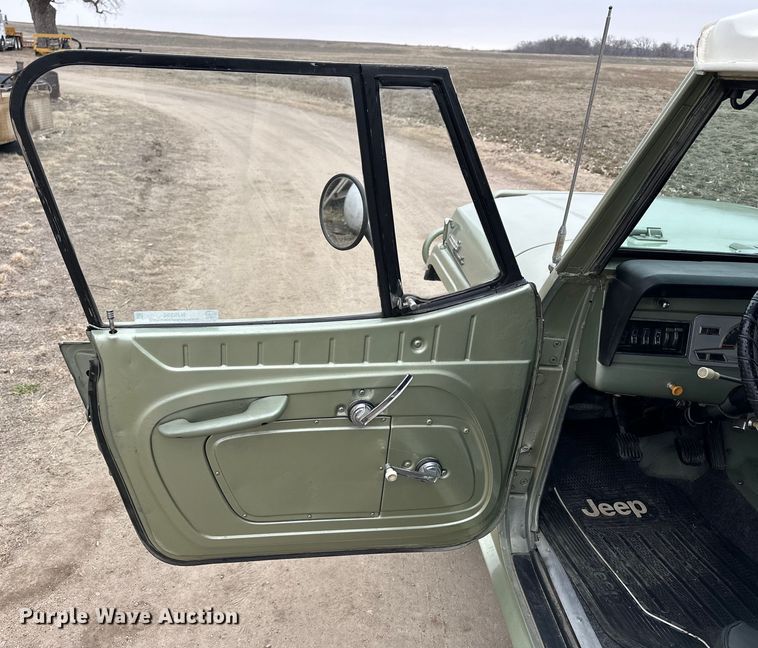 image for item NJ9394 1969 Jeep Commando SUV