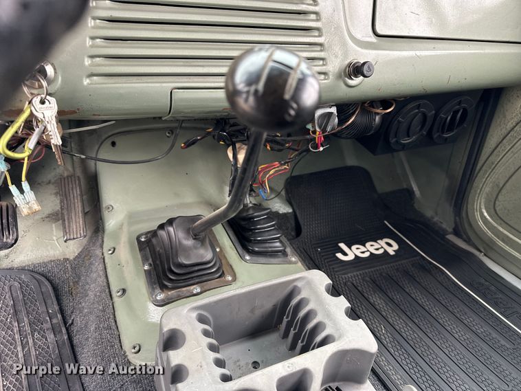 image for item NJ9394 1969 Jeep Commando SUV
