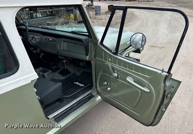 image for item NJ9394 1969 Jeep Commando SUV