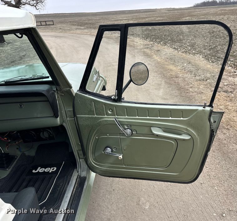 image for item NJ9394 1969 Jeep Commando SUV