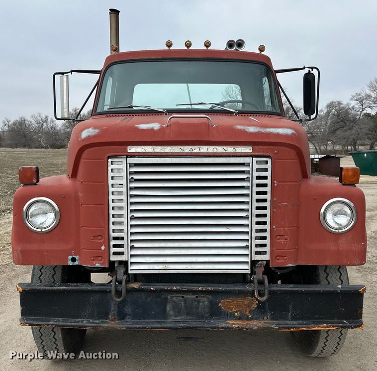 image for item NJ9399 1975 International Fleetstar 2050A semi truck