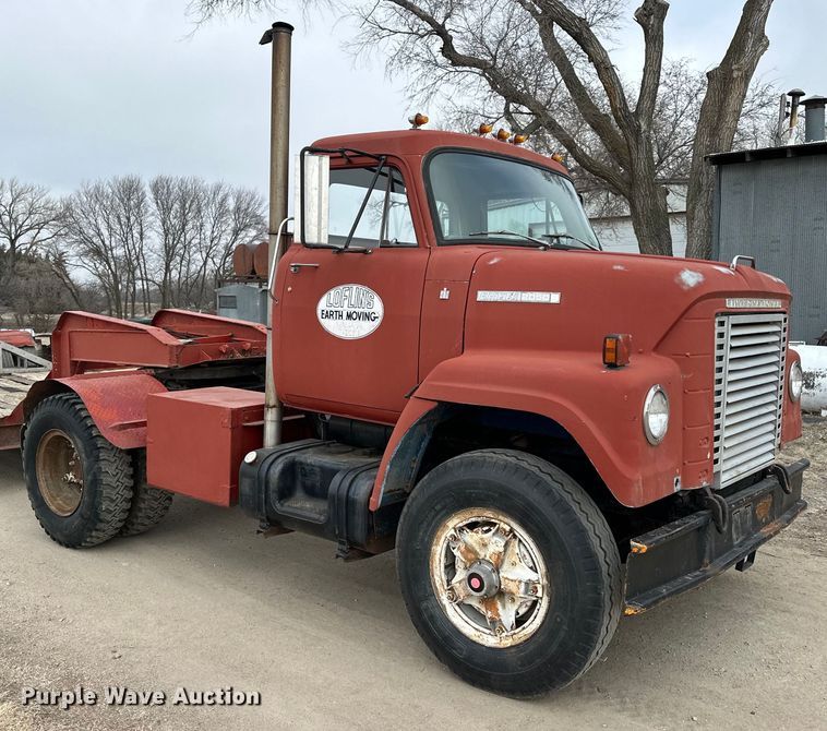 image for item NJ9399 1975 International Fleetstar 2050A semi truck