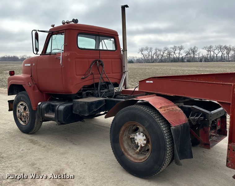 image for item NJ9399 1975 International Fleetstar 2050A semi truck