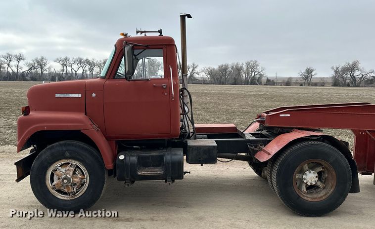 image for item NJ9399 1975 International Fleetstar 2050A semi truck