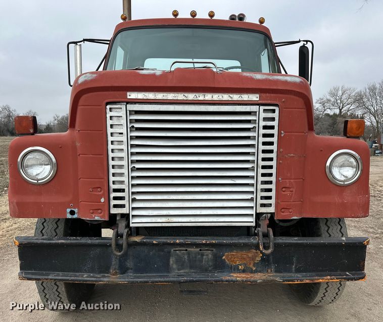 image for item NJ9399 1975 International Fleetstar 2050A semi truck