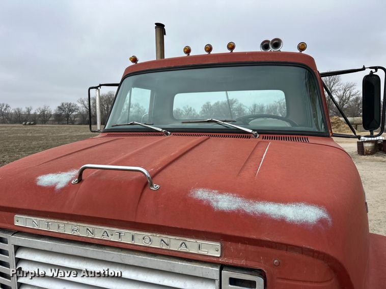 image for item NJ9399 1975 International Fleetstar 2050A semi truck