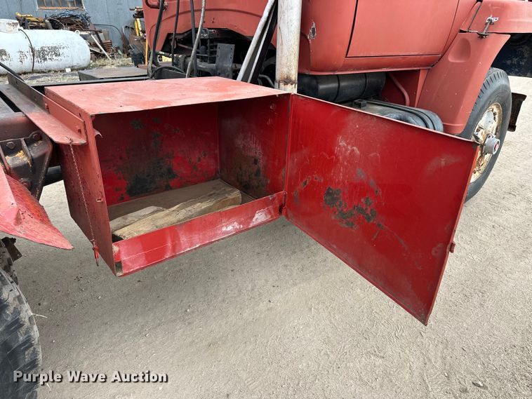 image for item NJ9399 1975 International Fleetstar 2050A semi truck