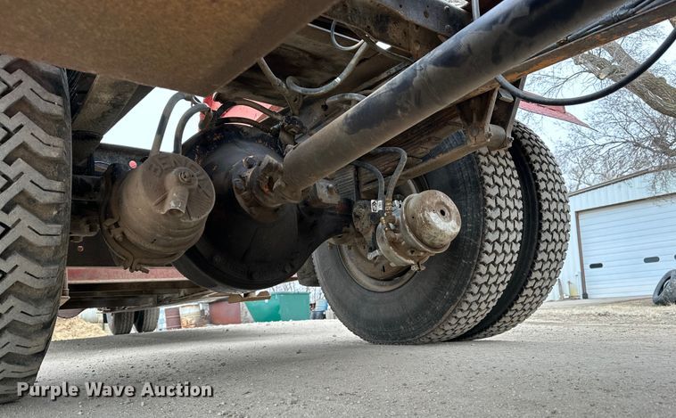 image for item NJ9399 1975 International Fleetstar 2050A semi truck