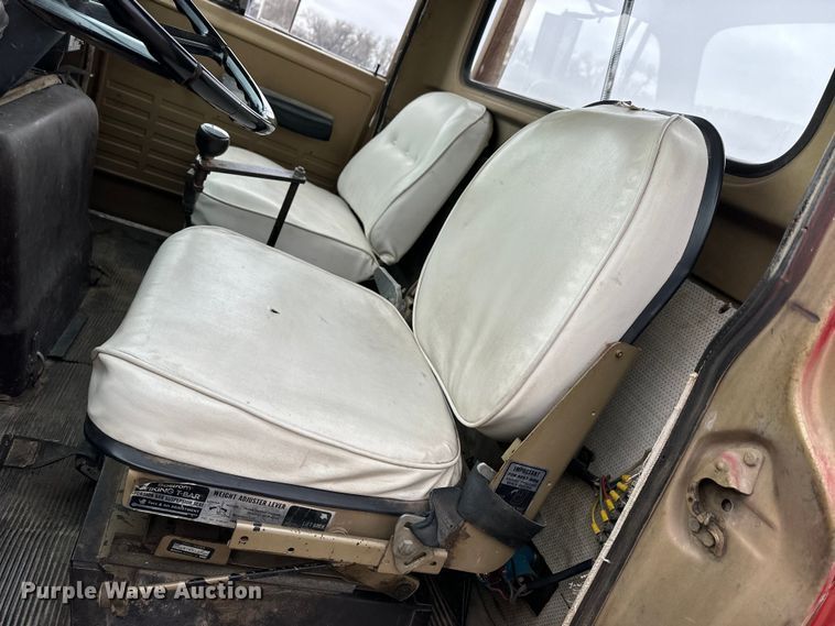 image for item NJ9399 1975 International Fleetstar 2050A semi truck