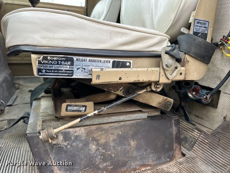 image for item NJ9399 1975 International Fleetstar 2050A semi truck