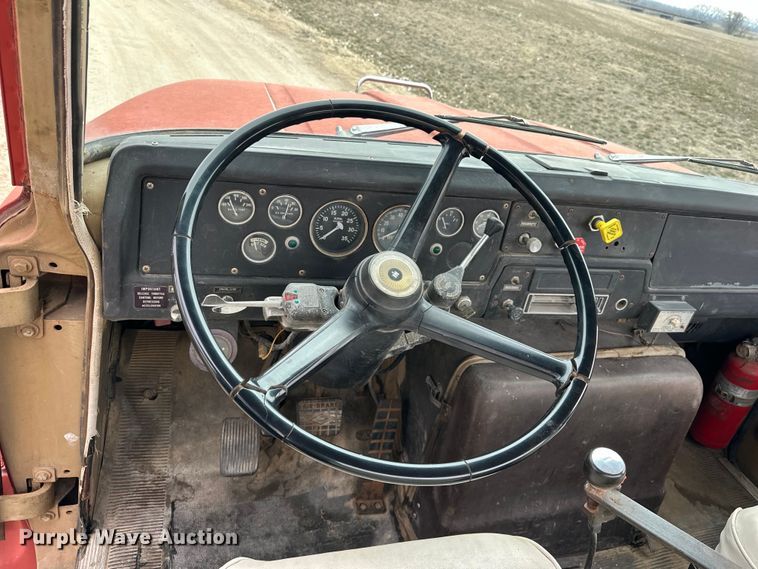 image for item NJ9399 1975 International Fleetstar 2050A semi truck