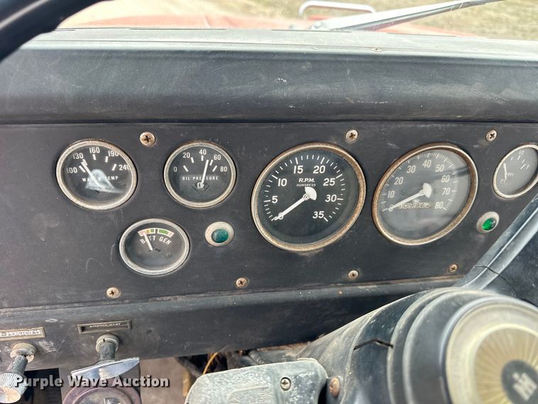 image for item NJ9399 1975 International Fleetstar 2050A semi truck