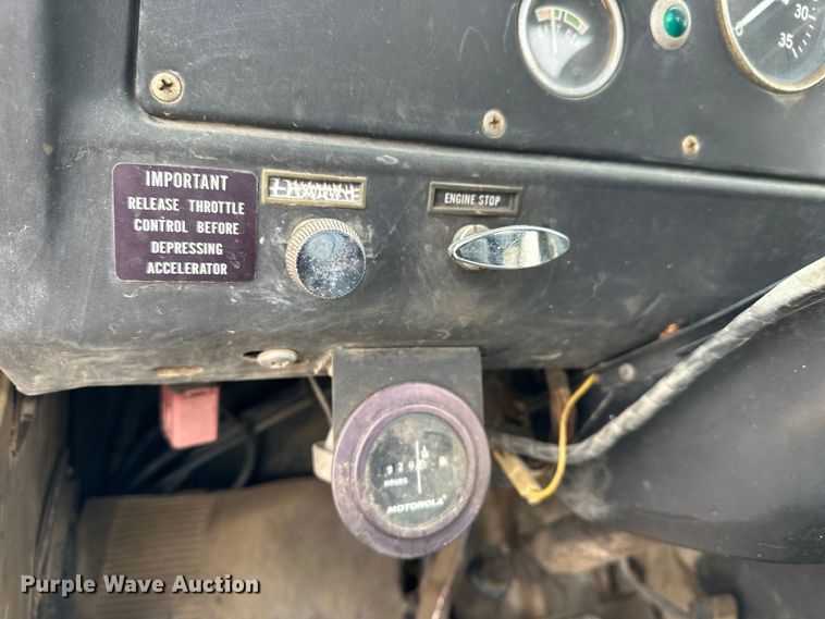 image for item NJ9399 1975 International Fleetstar 2050A semi truck