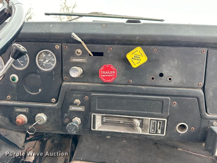 image for item NJ9399 1975 International Fleetstar 2050A semi truck