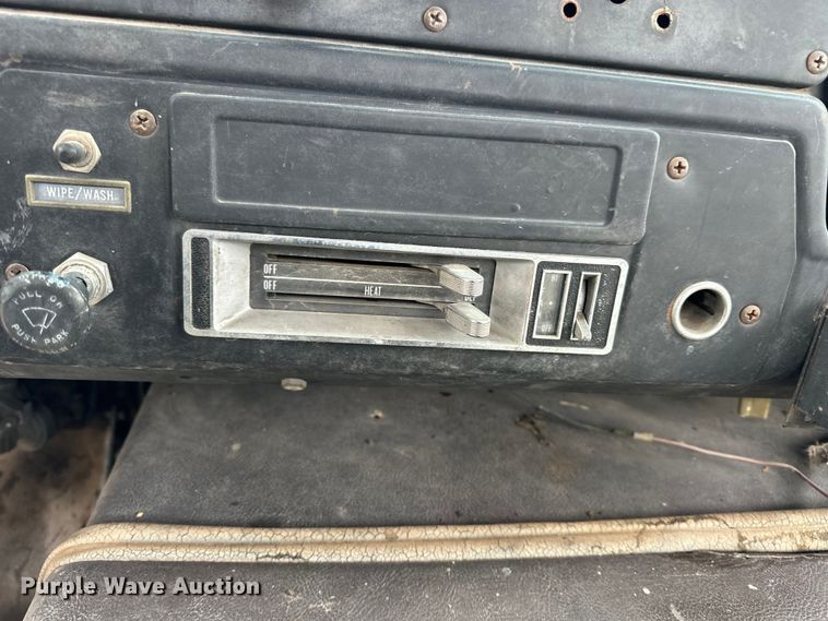 image for item NJ9399 1975 International Fleetstar 2050A semi truck