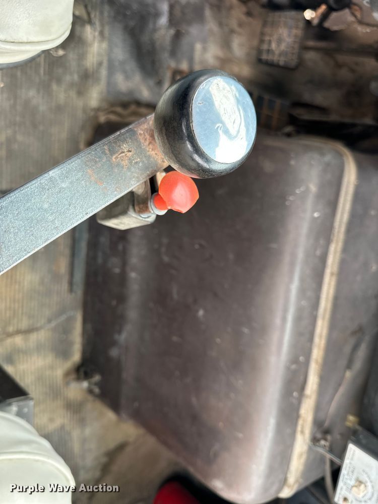 image for item NJ9399 1975 International Fleetstar 2050A semi truck