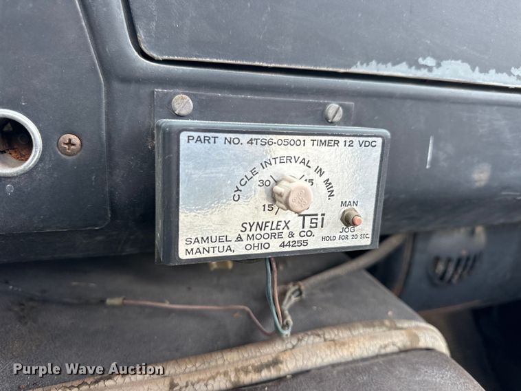 image for item NJ9399 1975 International Fleetstar 2050A semi truck