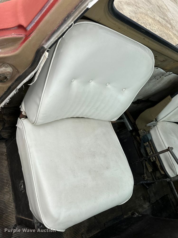 image for item NJ9399 1975 International Fleetstar 2050A semi truck