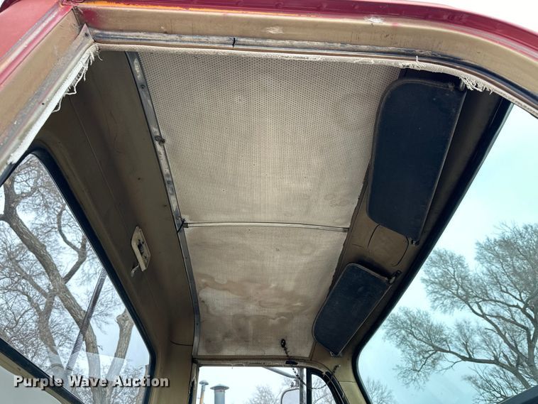 image for item NJ9399 1975 International Fleetstar 2050A semi truck