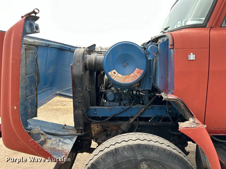 image for item NJ9399 1975 International Fleetstar 2050A semi truck