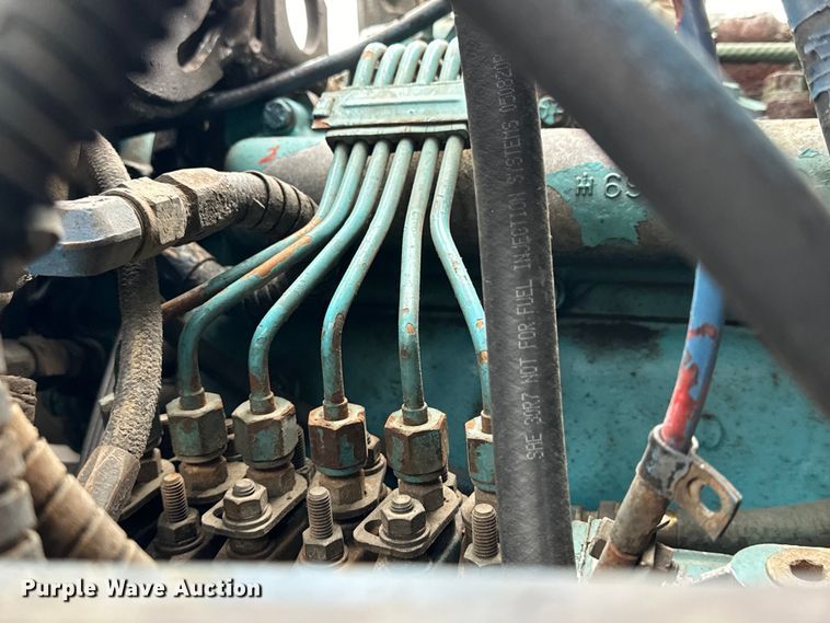 image for item NJ9399 1975 International Fleetstar 2050A semi truck