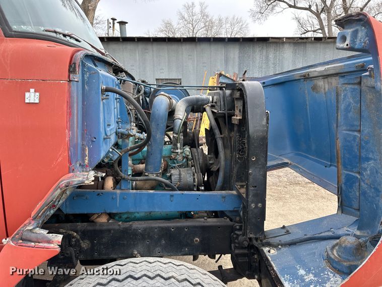 image for item NJ9399 1975 International Fleetstar 2050A semi truck