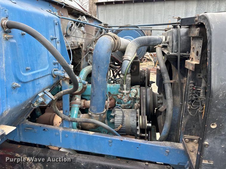 image for item NJ9399 1975 International Fleetstar 2050A semi truck