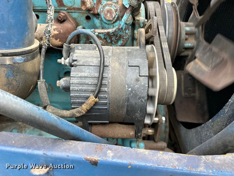 image for item NJ9399 1975 International Fleetstar 2050A semi truck