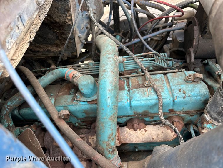 image for item NJ9399 1975 International Fleetstar 2050A semi truck