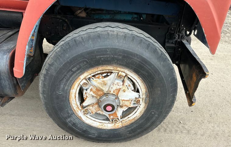 image for item NJ9399 1975 International Fleetstar 2050A semi truck